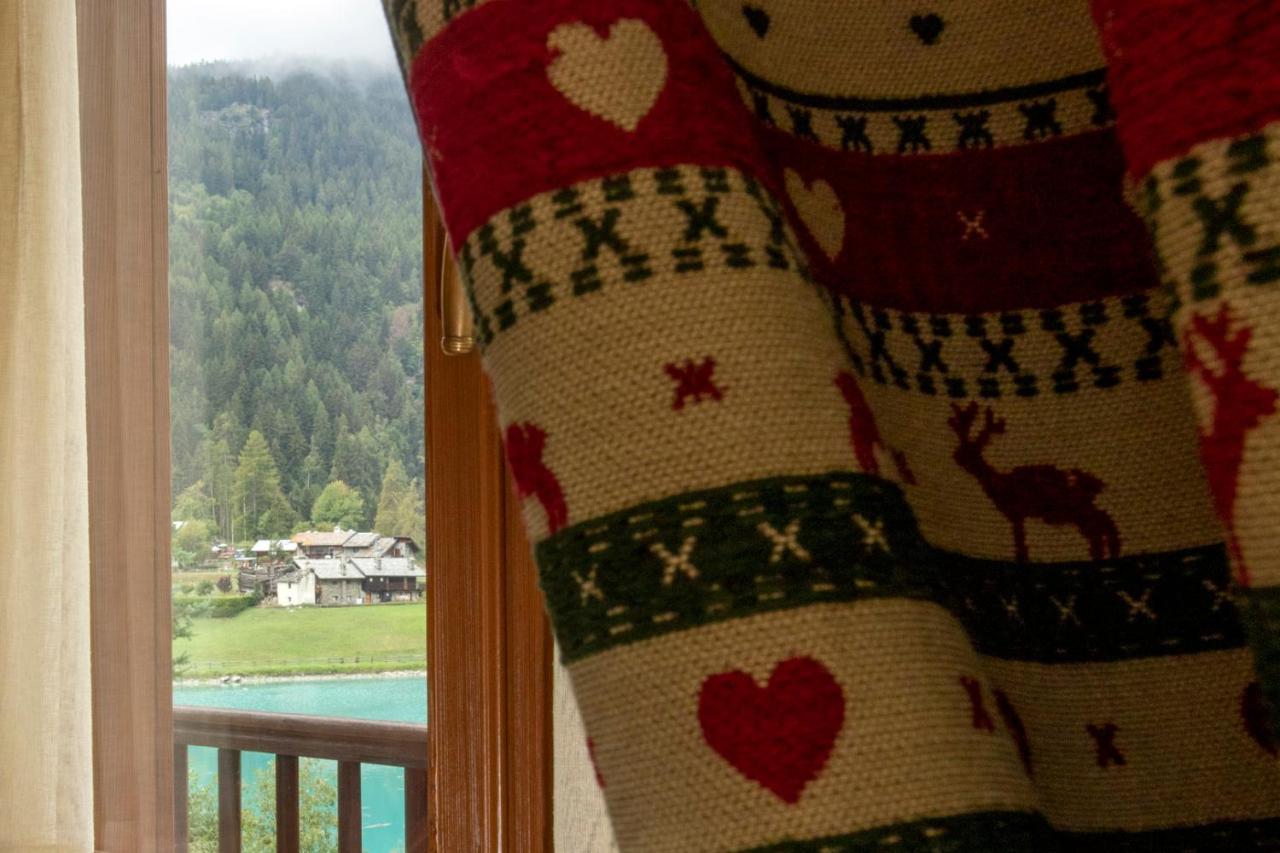 Laghetto Alpine Hotel & Restaurant Брюссон Екстер'єр фото