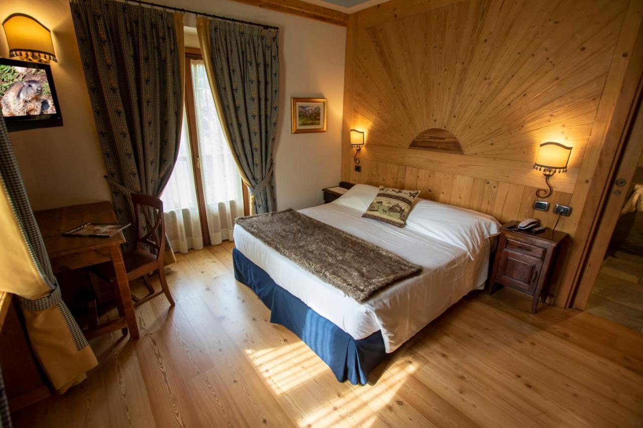 Laghetto Alpine Hotel & Restaurant Брюссон Екстер'єр фото