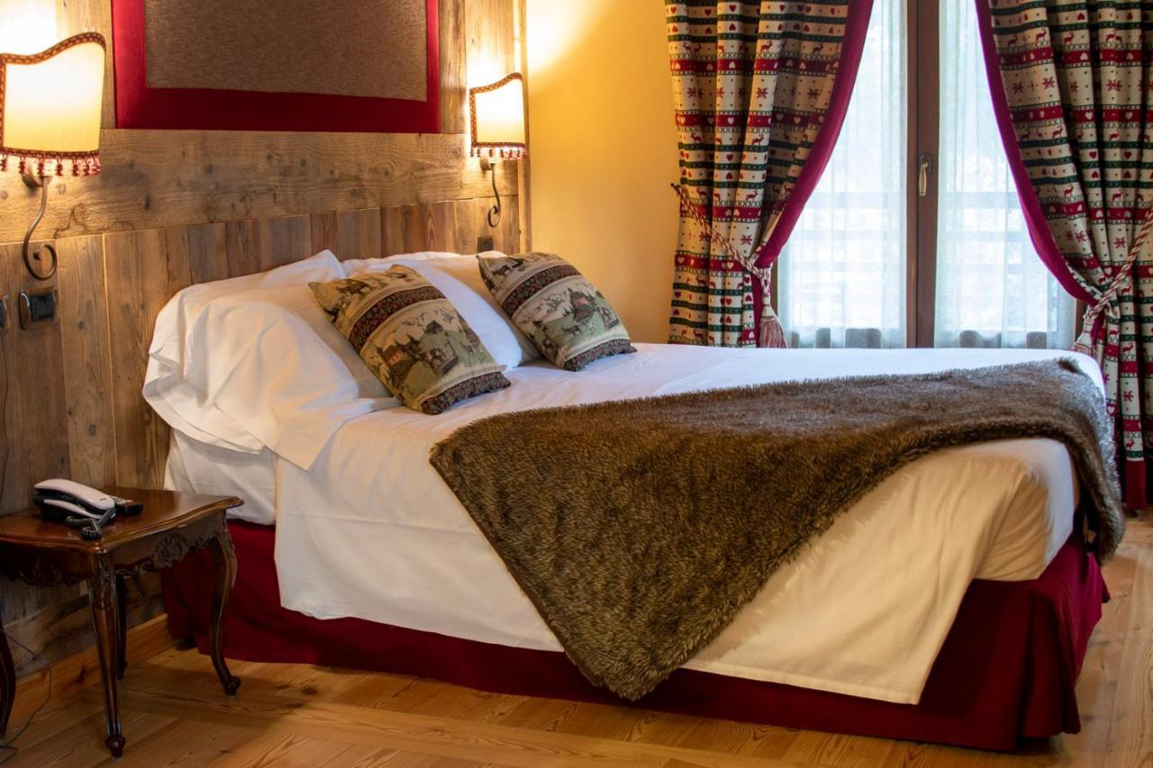 Laghetto Alpine Hotel & Restaurant Брюссон Екстер'єр фото