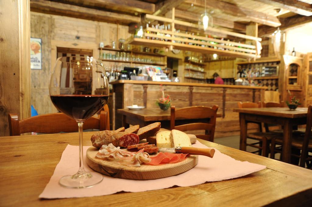Laghetto Alpine Hotel & Restaurant Брюссон Екстер'єр фото