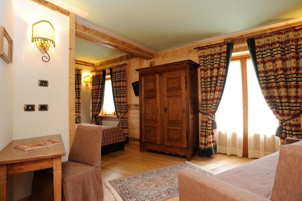 Laghetto Alpine Hotel & Restaurant Брюссон Екстер'єр фото