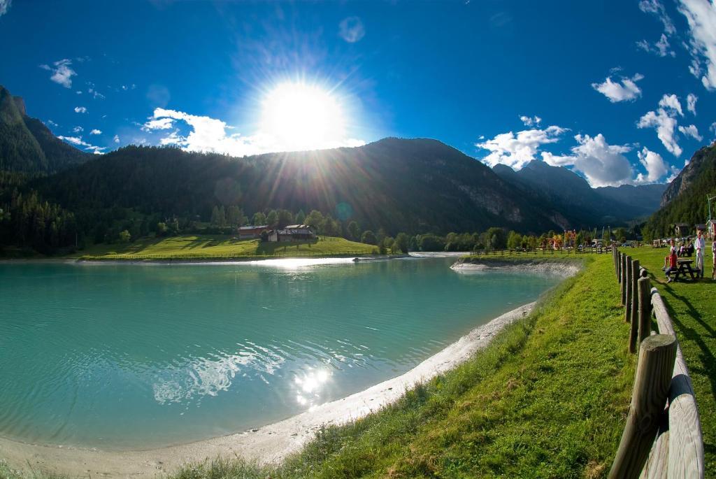Laghetto Alpine Hotel & Restaurant Брюссон Екстер'єр фото