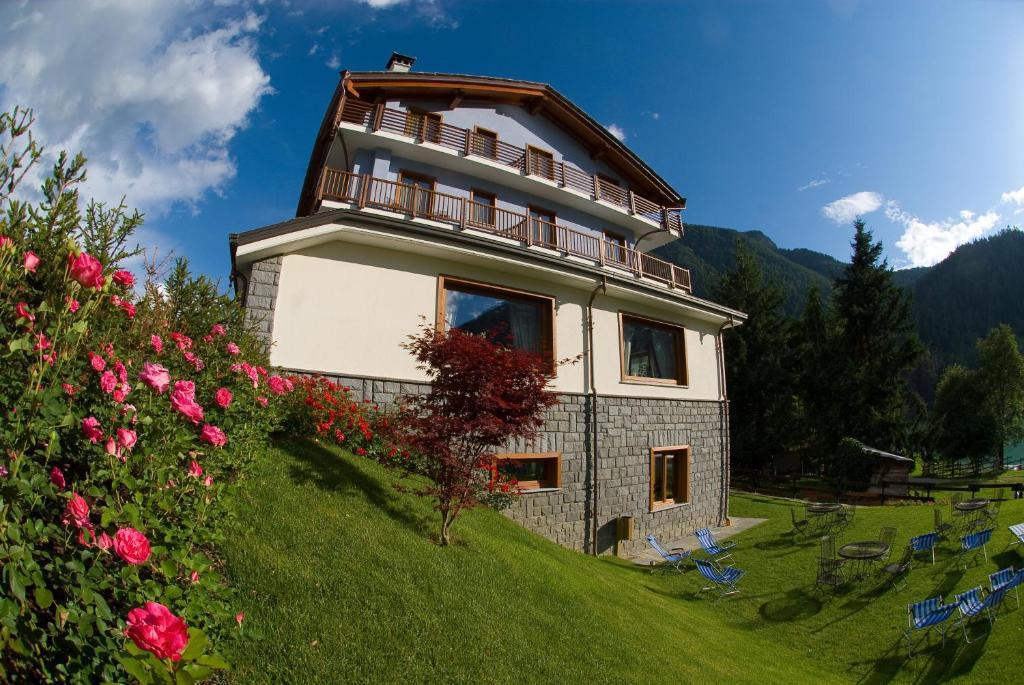 Laghetto Alpine Hotel & Restaurant Брюссон Екстер'єр фото