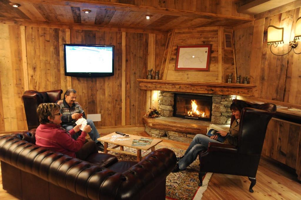 Laghetto Alpine Hotel & Restaurant Брюссон Екстер'єр фото