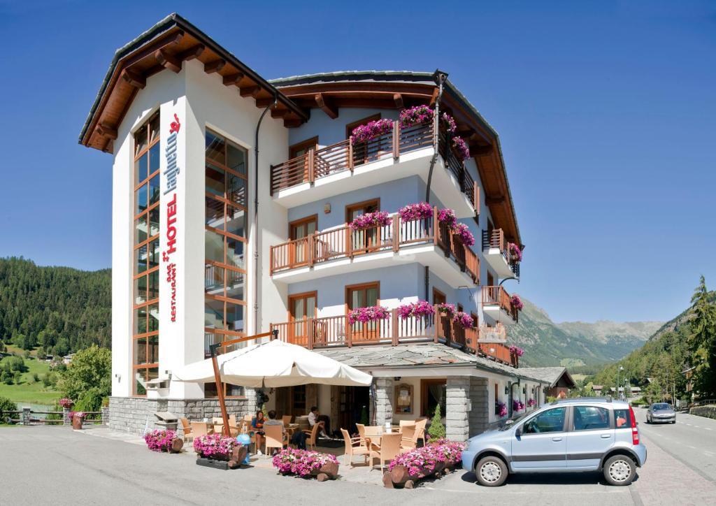 Laghetto Alpine Hotel & Restaurant Брюссон Екстер'єр фото